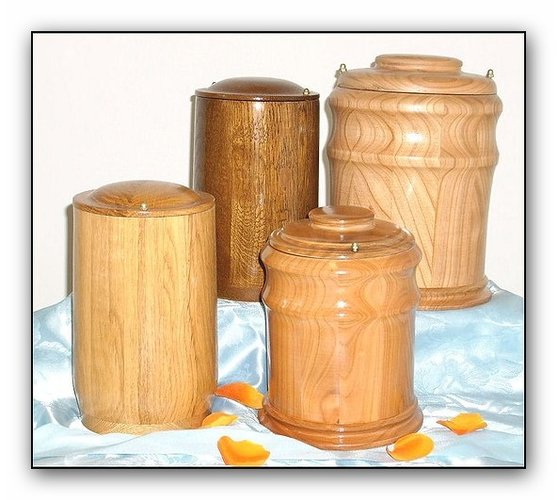 Holz-Urnen